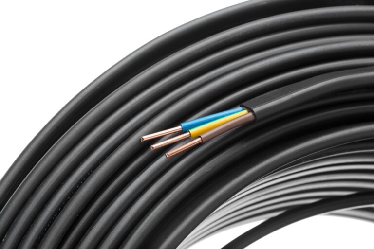 Amikor a réz izzani kezd – a terhelhetőség valódi tétje Electric cables closeup